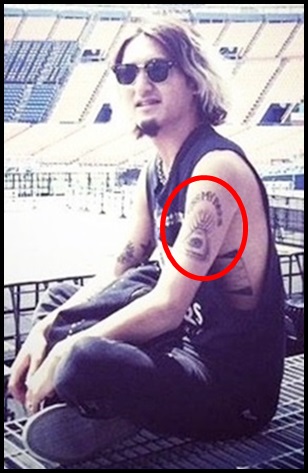 ONE OK ROCK RYOTAの刺青増えすぎ！ タトゥーの意味と画像まとめ！左肩　ピラミッドアイ