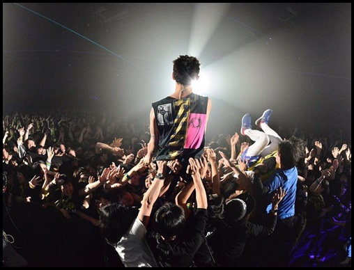 ONE OK ROCK(ワンオク)幕張メッセ4月9日のセトリ！TakaのライブMCも2